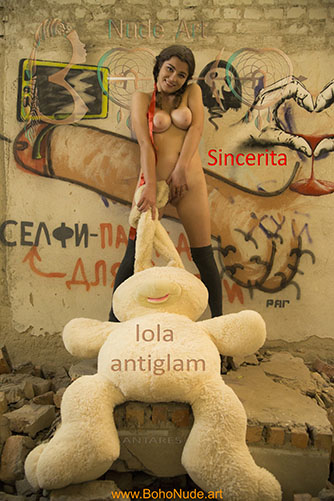 Sincerita "Lola Antiglam"