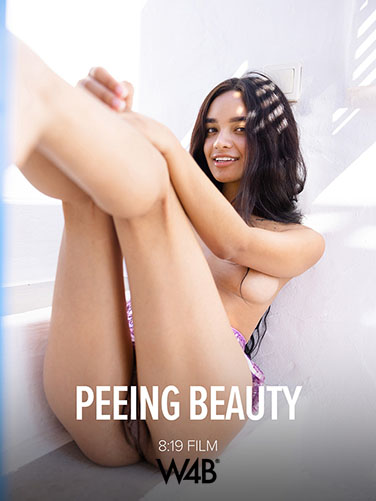 Dulce "Peeing Beauty"
