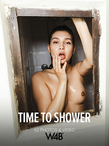 Ellie Luna "Time To Shower"